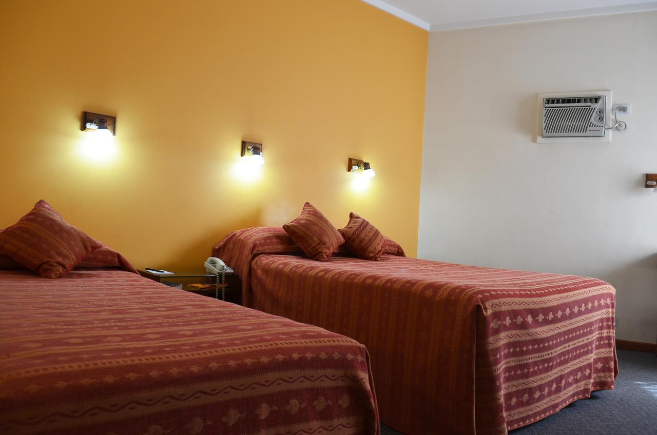 Hotel Huemul General Roca Eksteriør billede