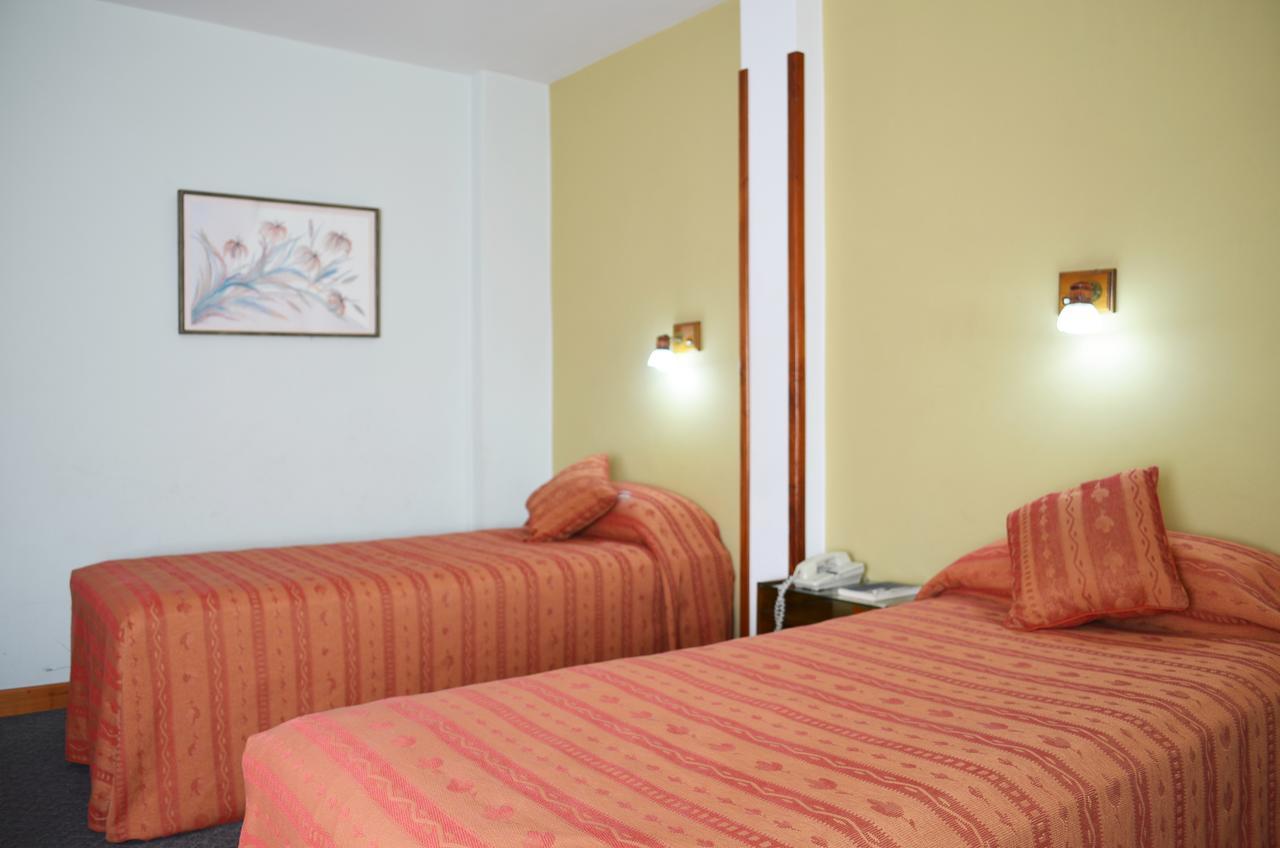 Hotel Huemul General Roca Eksteriør billede