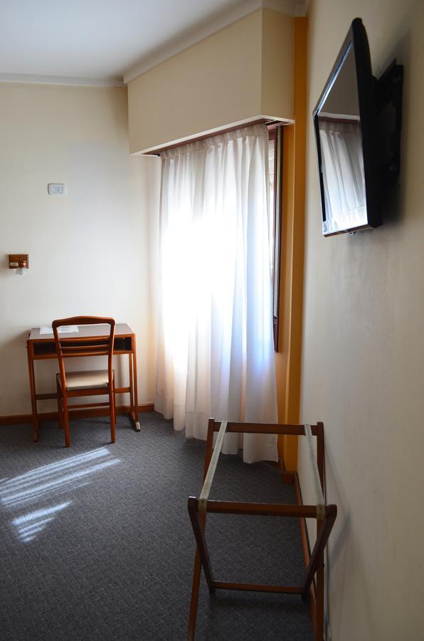 Hotel Huemul General Roca Eksteriør billede