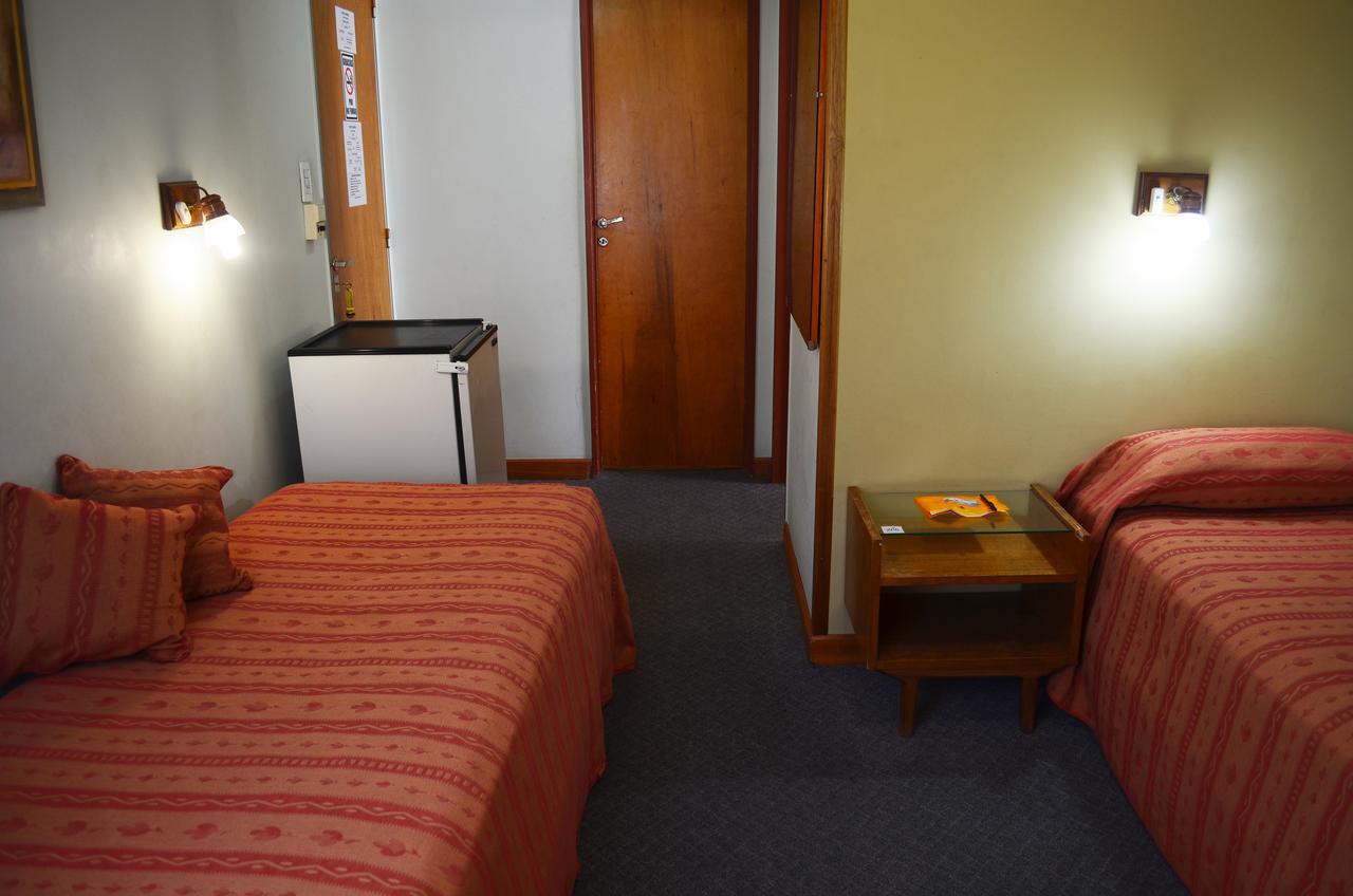 Hotel Huemul General Roca Eksteriør billede
