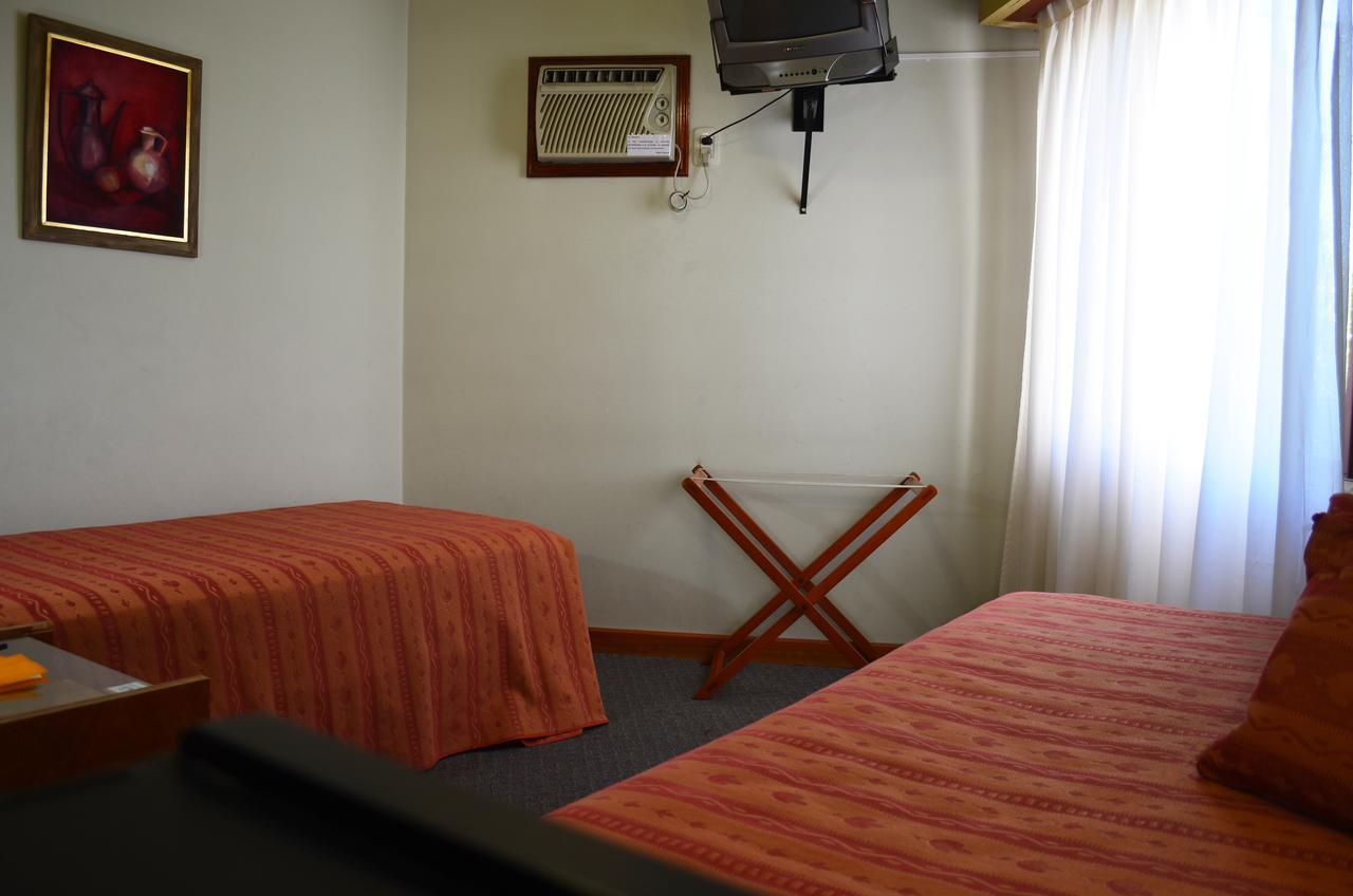 Hotel Huemul General Roca Eksteriør billede