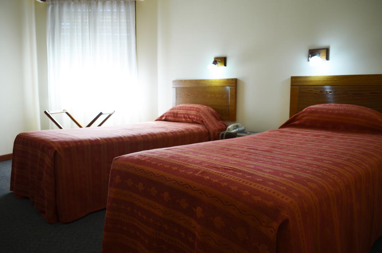 Hotel Huemul General Roca Eksteriør billede