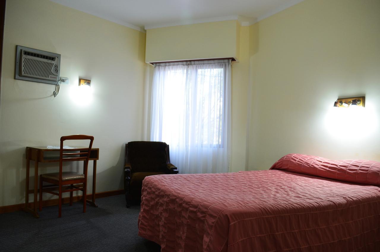 Hotel Huemul General Roca Eksteriør billede