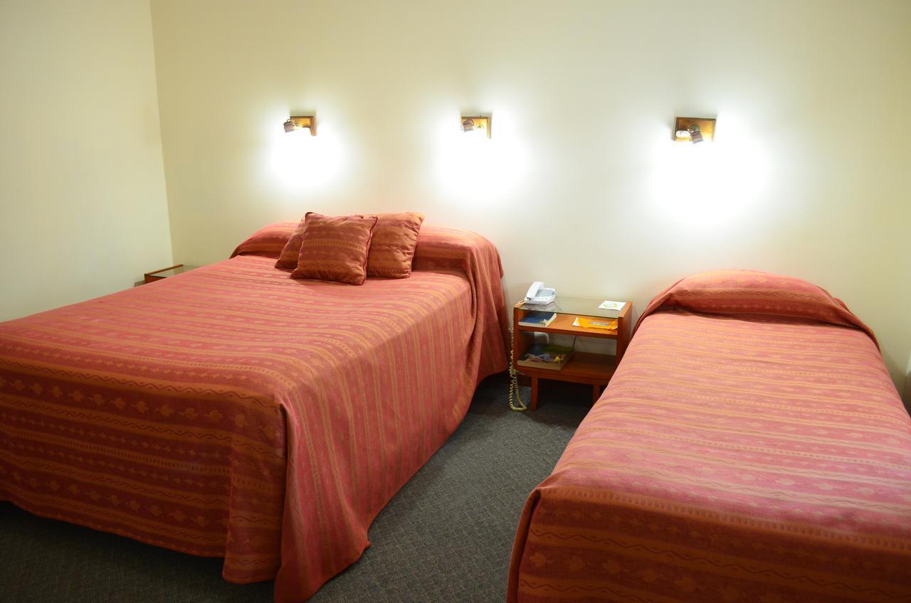 Hotel Huemul General Roca Eksteriør billede