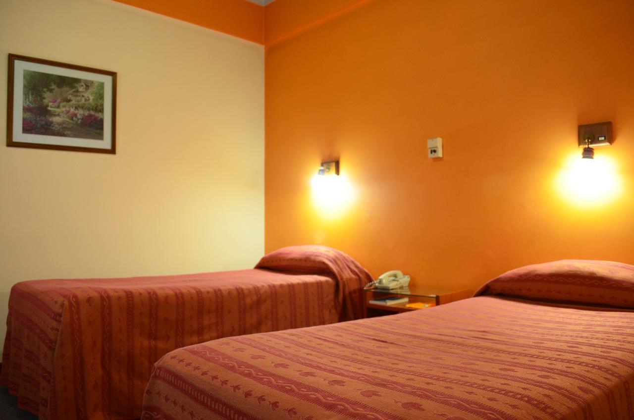 Hotel Huemul General Roca Eksteriør billede
